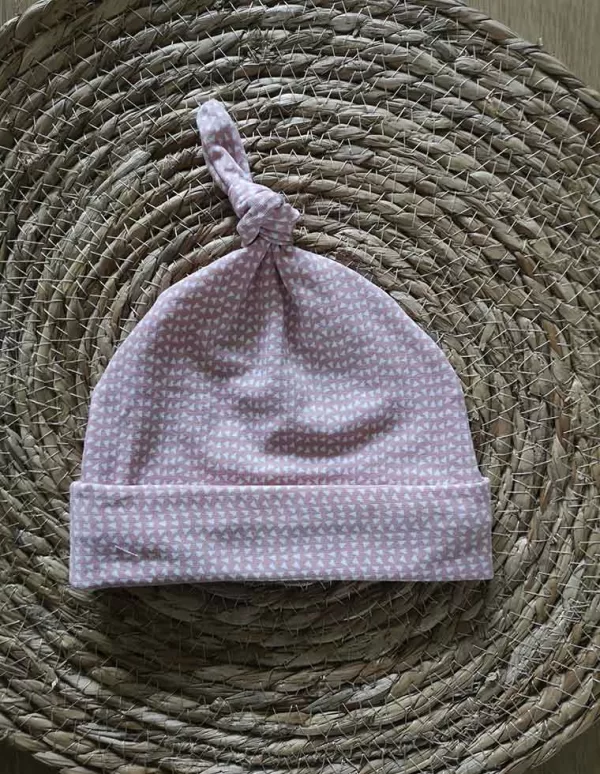 Mutsje roze driehoekjes